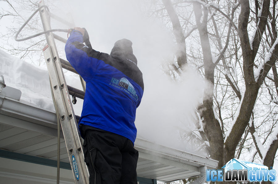 Using wet steam to remove ice dam from roof